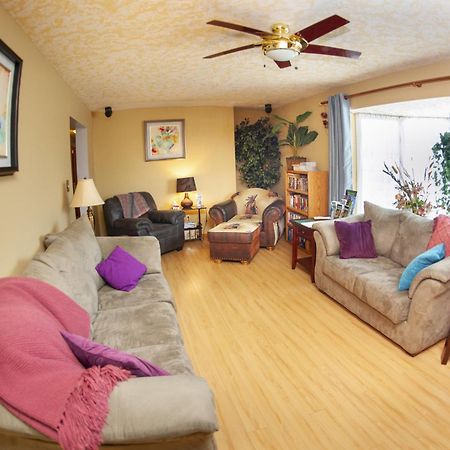 Tiga Bed And Breakfast Yellowknife Esterno foto