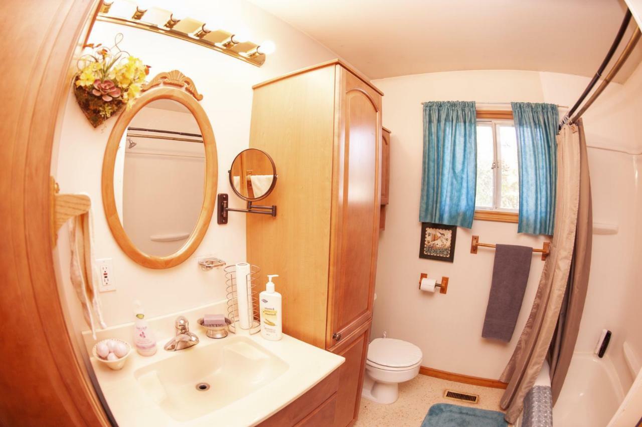 Tiga Bed And Breakfast Yellowknife Esterno foto