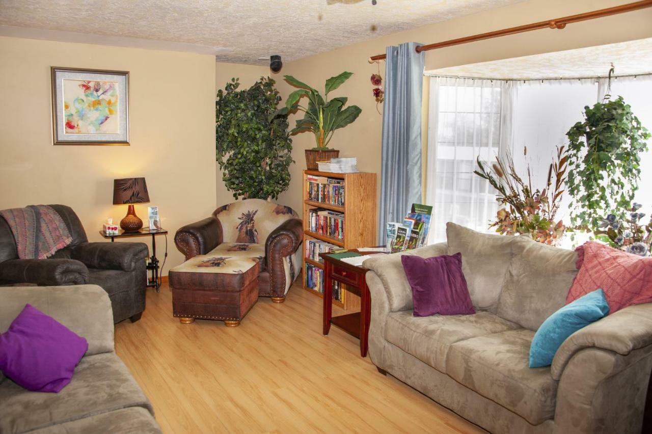 Tiga Bed And Breakfast Yellowknife Esterno foto
