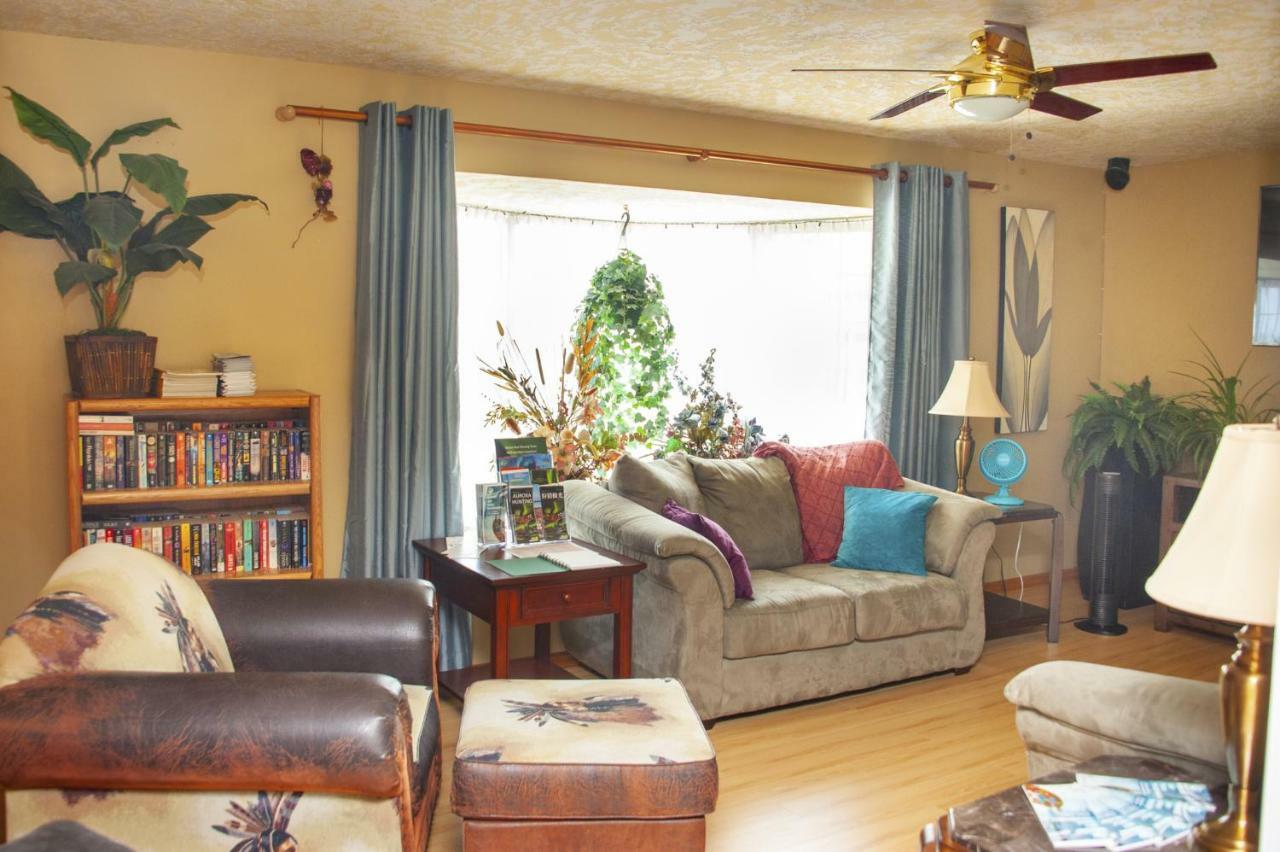 Tiga Bed And Breakfast Yellowknife Esterno foto