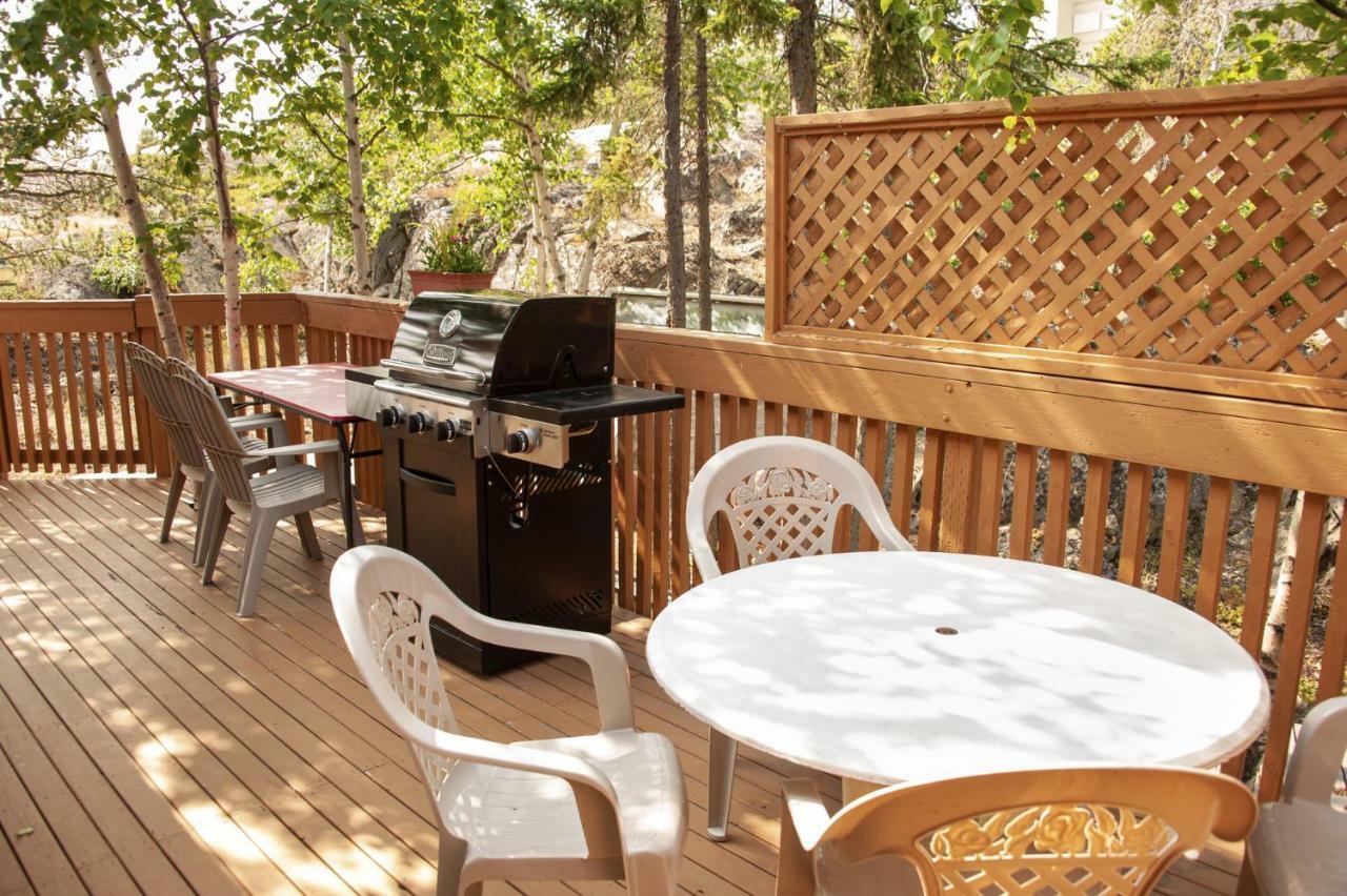 Tiga Bed And Breakfast Yellowknife Esterno foto