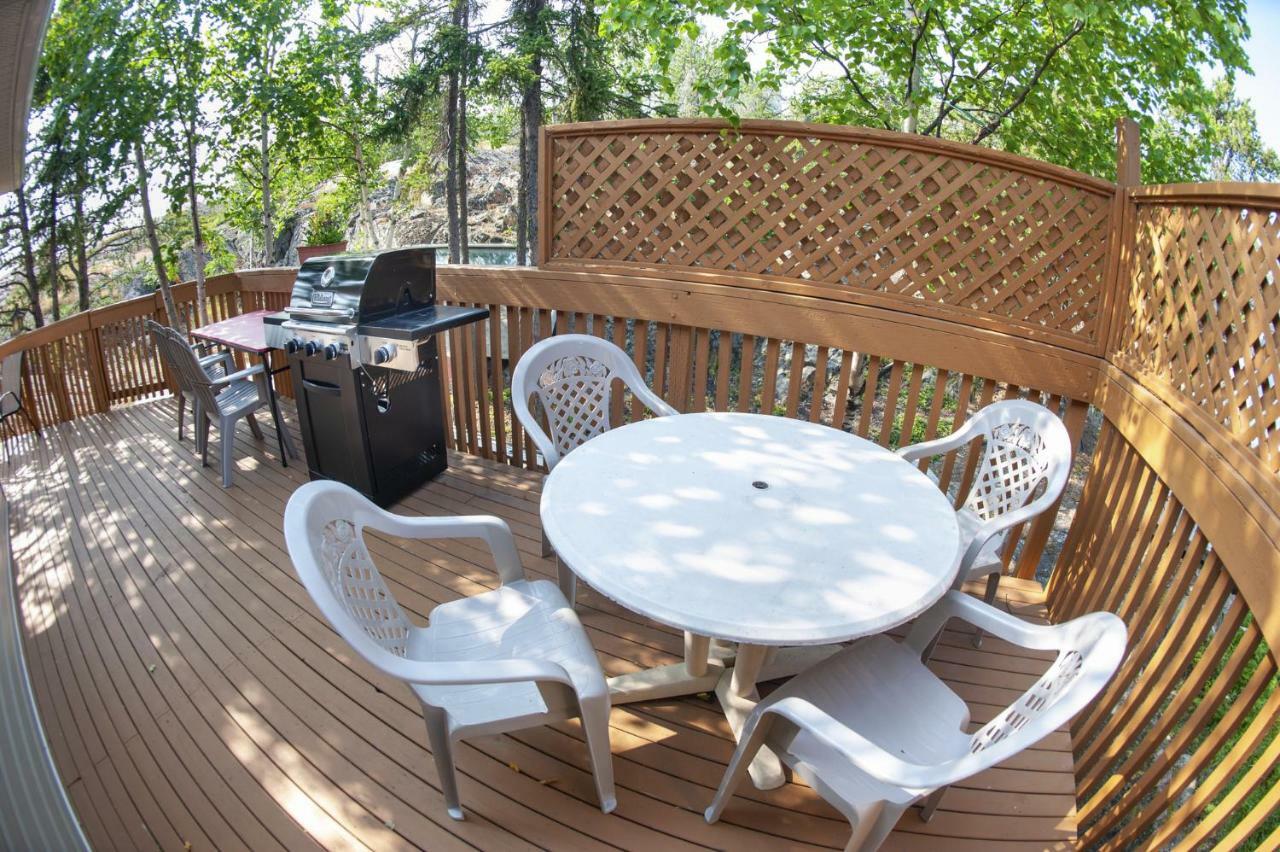 Tiga Bed And Breakfast Yellowknife Esterno foto