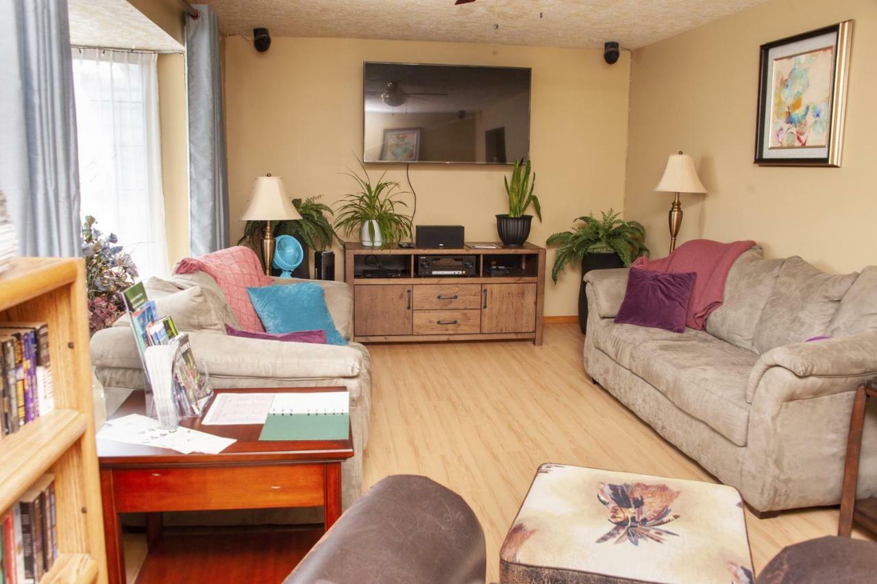 Tiga Bed And Breakfast Yellowknife Esterno foto