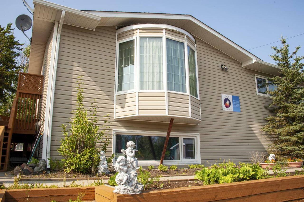 Tiga Bed And Breakfast Yellowknife Esterno foto