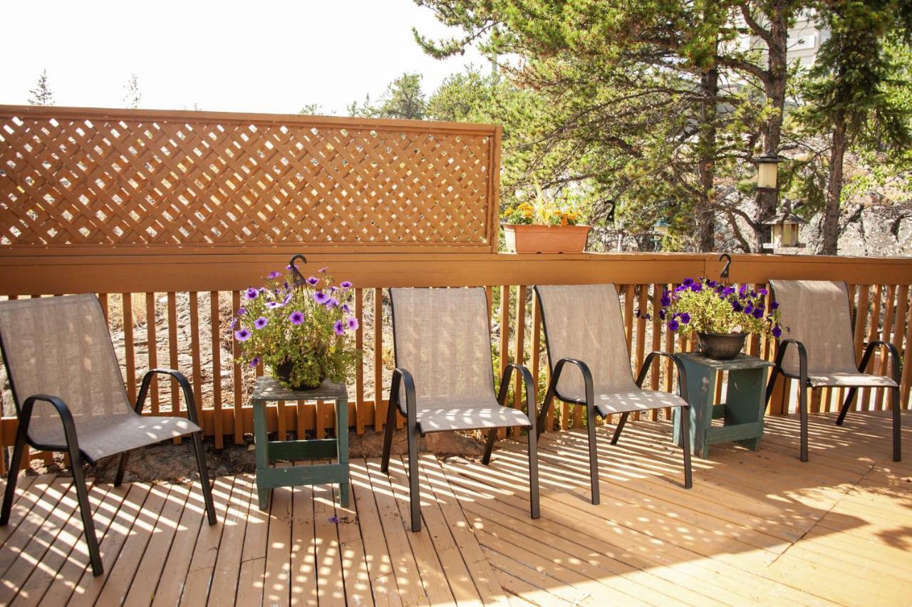 Tiga Bed And Breakfast Yellowknife Esterno foto