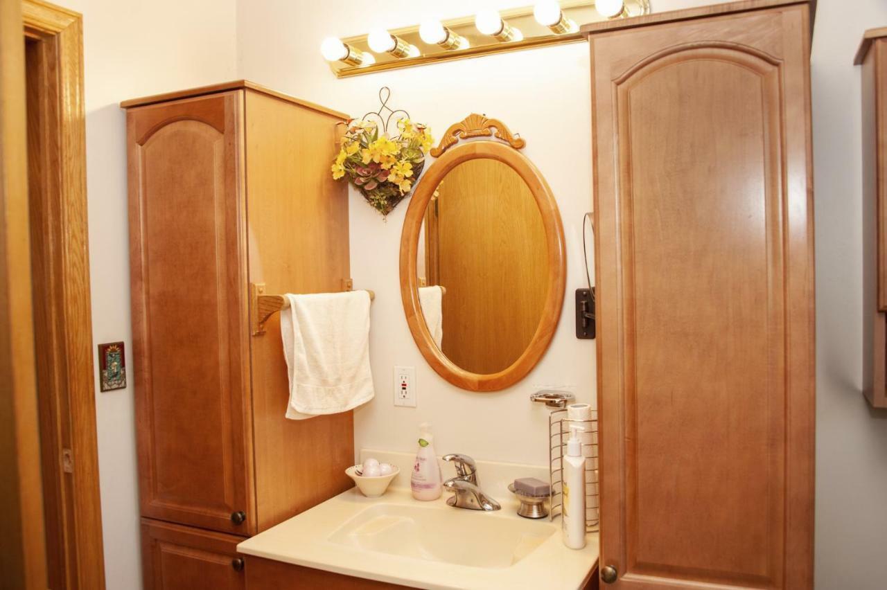 Tiga Bed And Breakfast Yellowknife Esterno foto