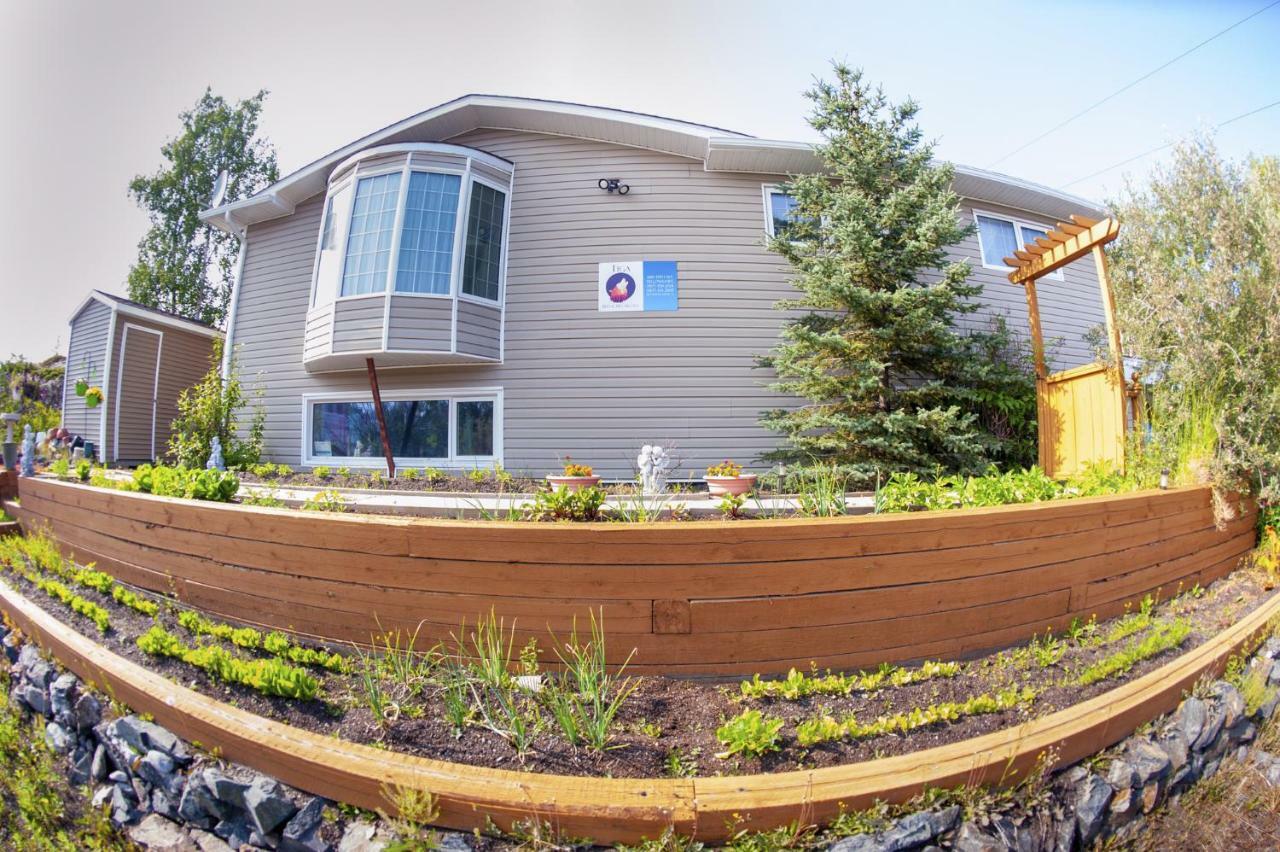 Tiga Bed And Breakfast Yellowknife Esterno foto