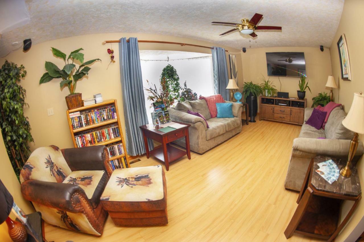 Tiga Bed And Breakfast Yellowknife Esterno foto