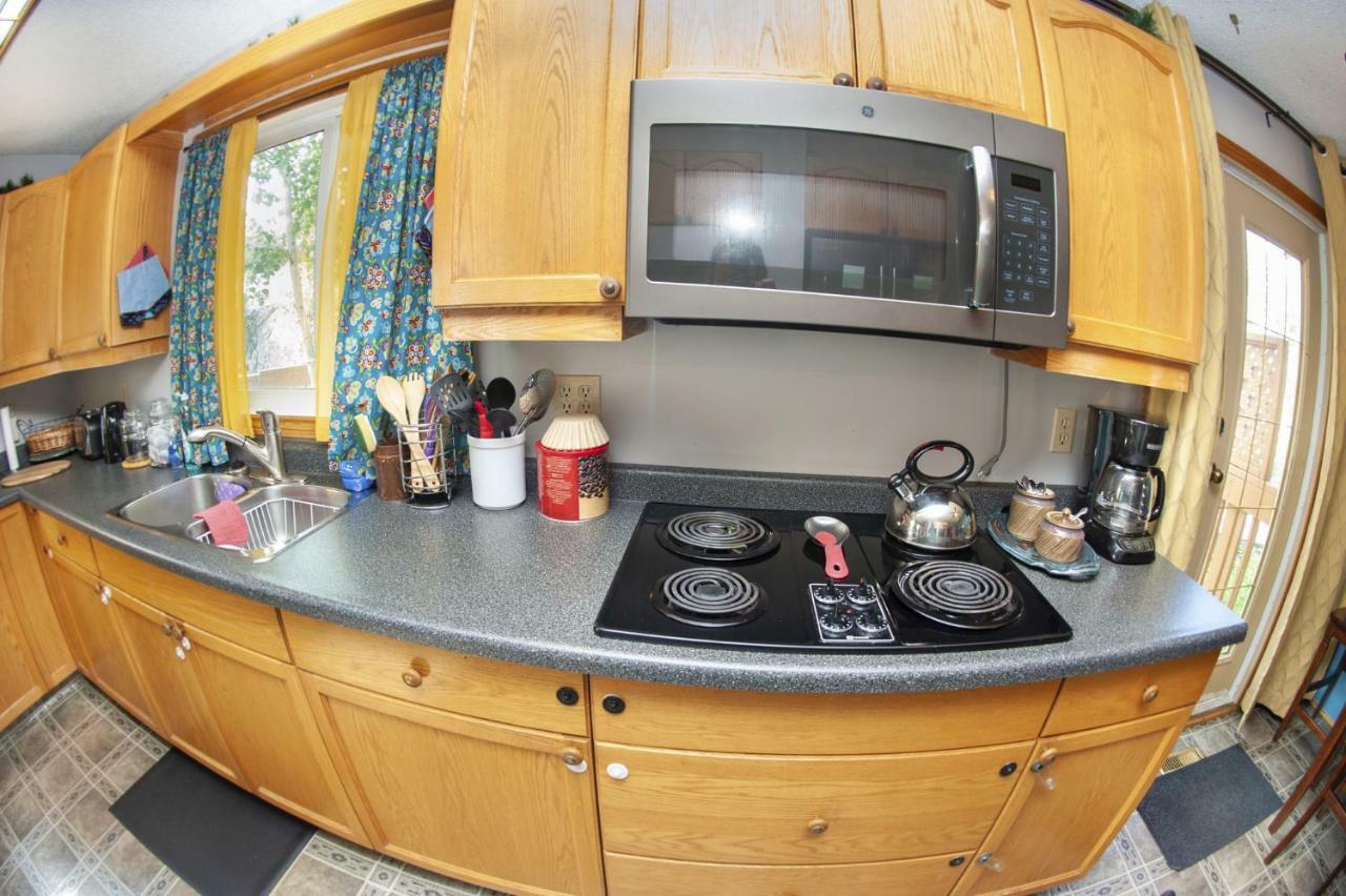 Tiga Bed And Breakfast Yellowknife Esterno foto